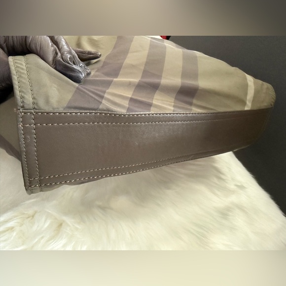 BURBERRY NYLON TOTE - Picture 5 of 8